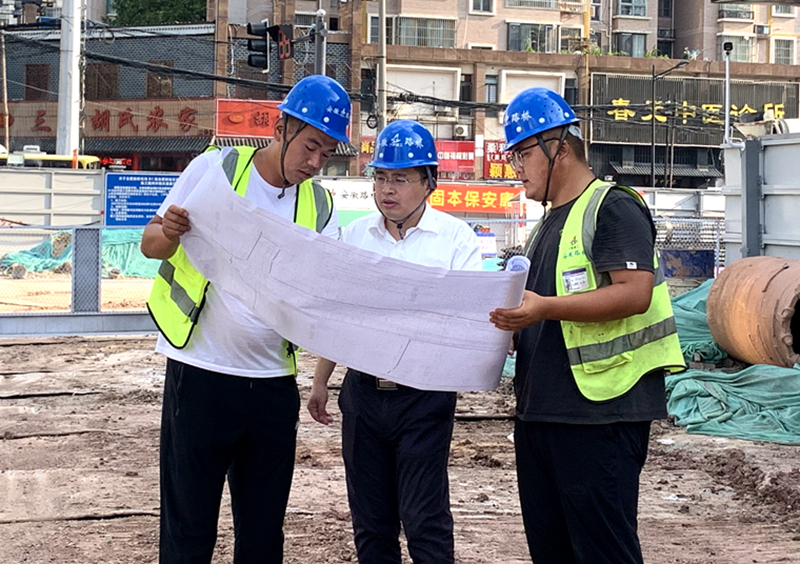 公司黨委書記、董事長錢申春到機場S1線先行段調(diào)研安全生產(chǎn)工作